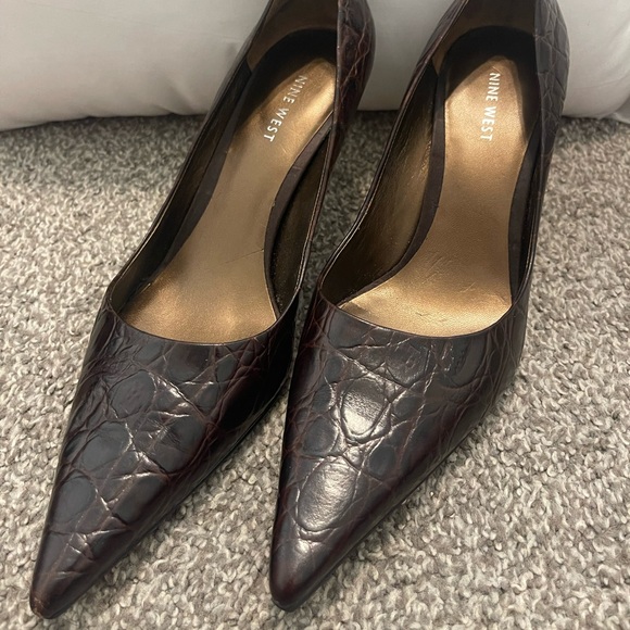 Sassy fun pointed toe heels ❤️‍🔥 - Picture 2 of 6